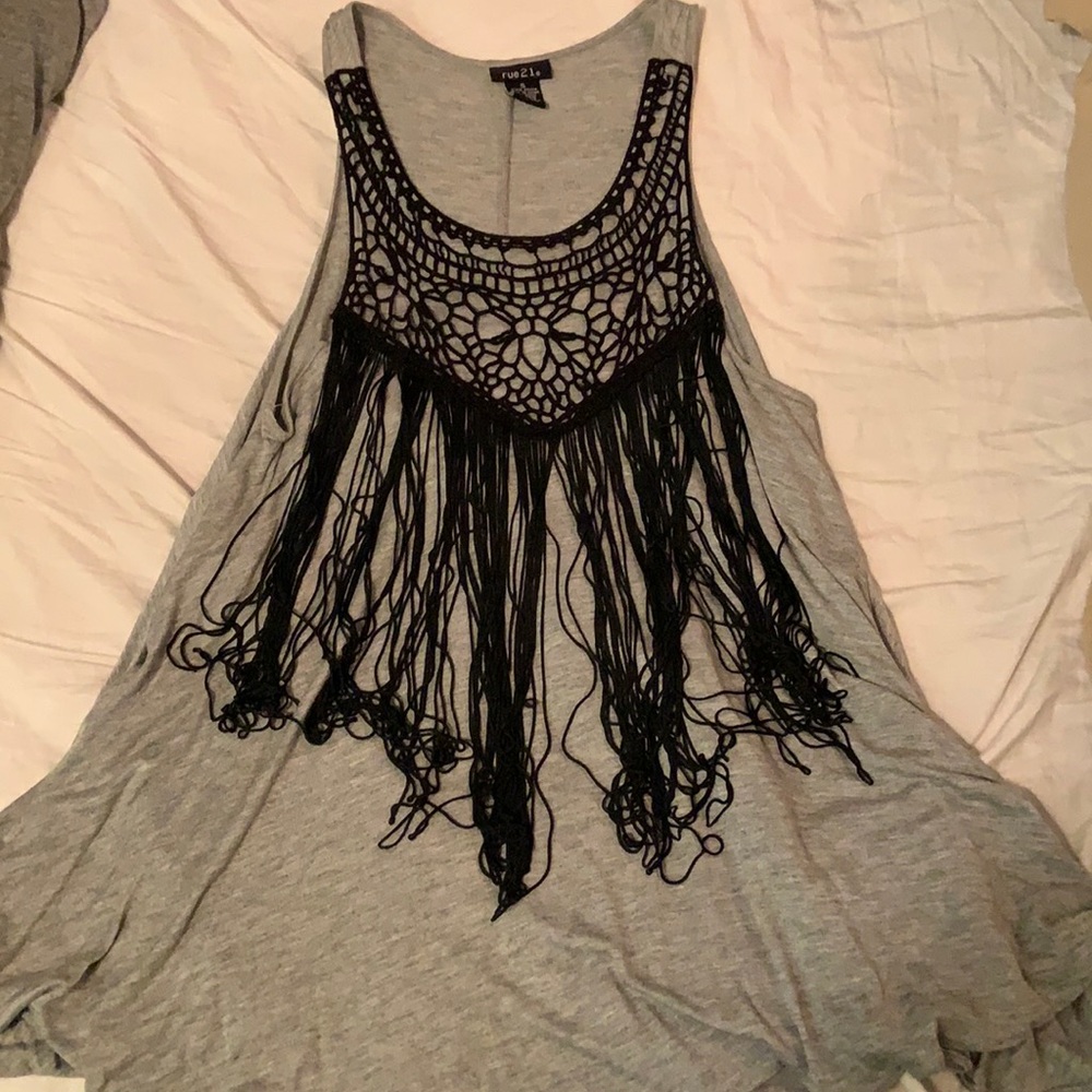 Women’s Small U-Neck Loose Fitting Tank Top